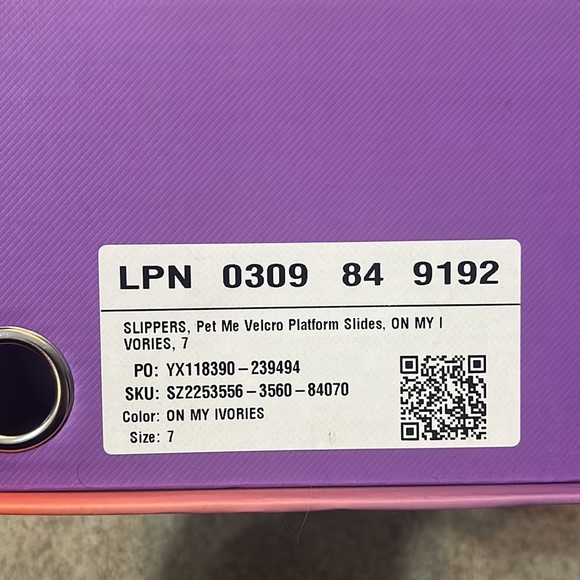 NEW Yitty Slippers - Picture 4 of 5